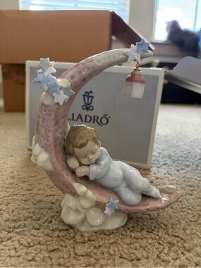 Lladró Heavenly Slumber Boy Figurine